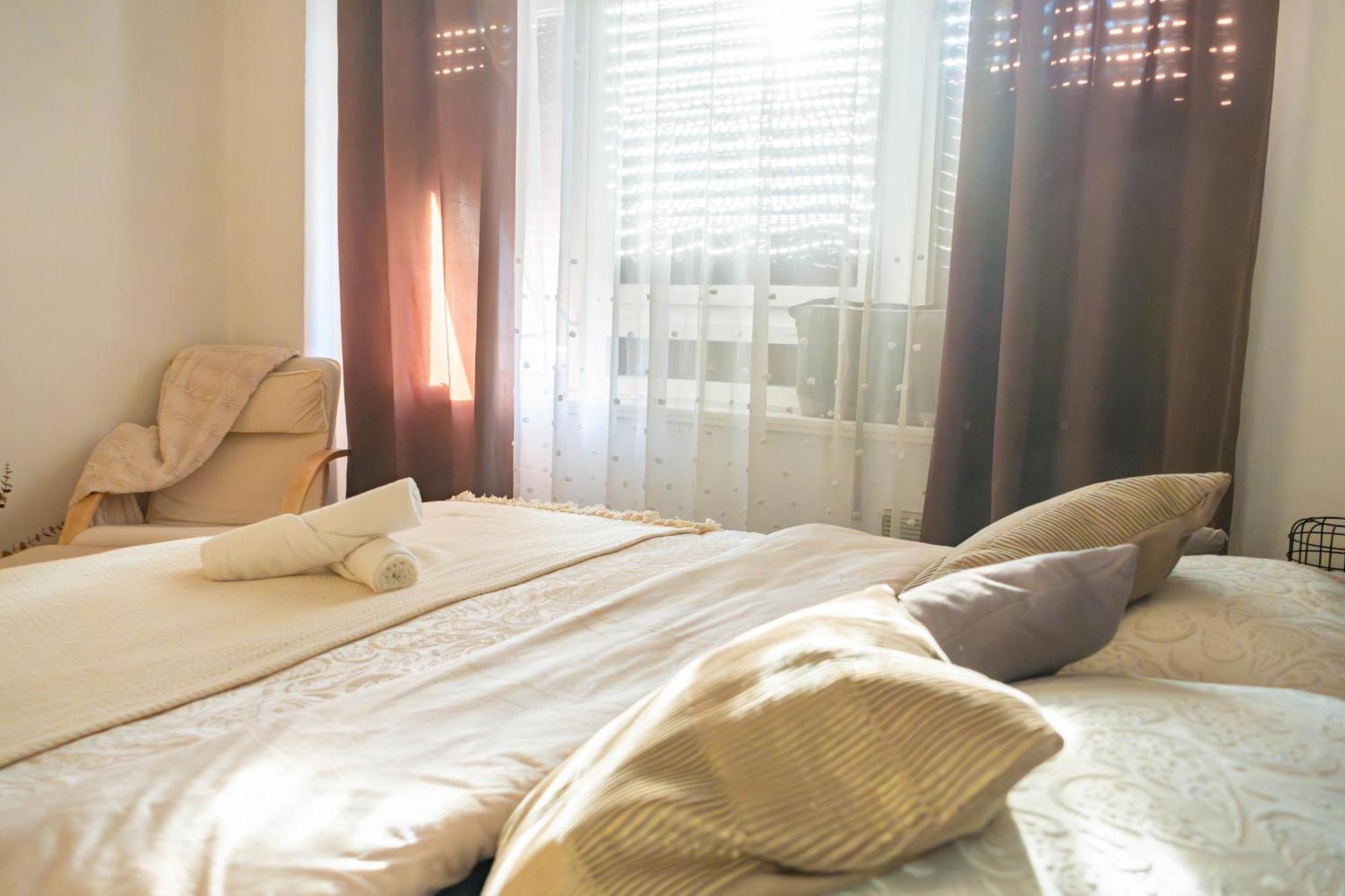 Apartman Lili Knin Exterior foto