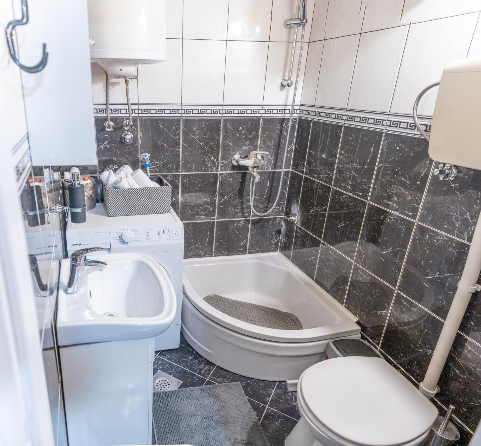 Apartman Lili Knin Exterior foto